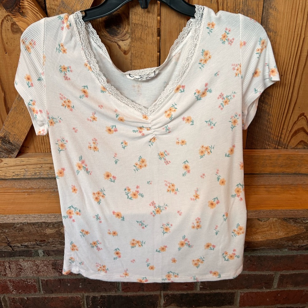 Hippie Rose Cream Ruched Short Sleeve T-Shirt